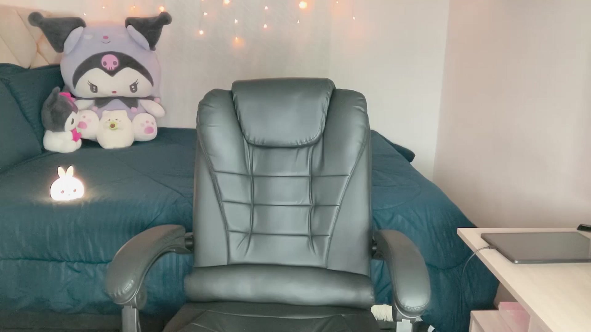Gallery image thumbnail from Oxxme_'s myfreecams stream on, 11/20/2024, 06:16 image 19 of 20