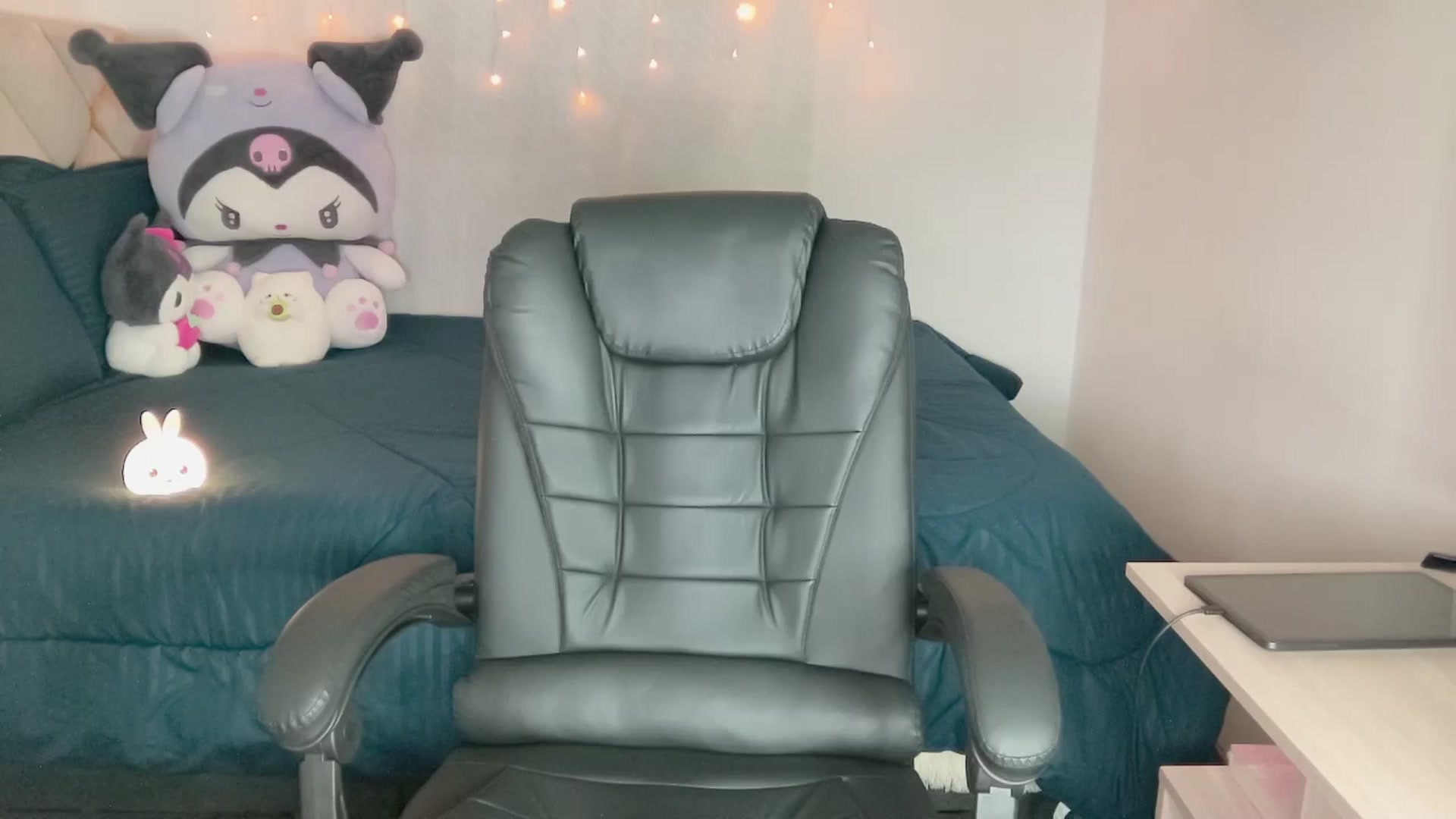 Gallery image thumbnail from Oxxme_'s myfreecams stream on, 11/20/2024, 06:16 image 11 of 20