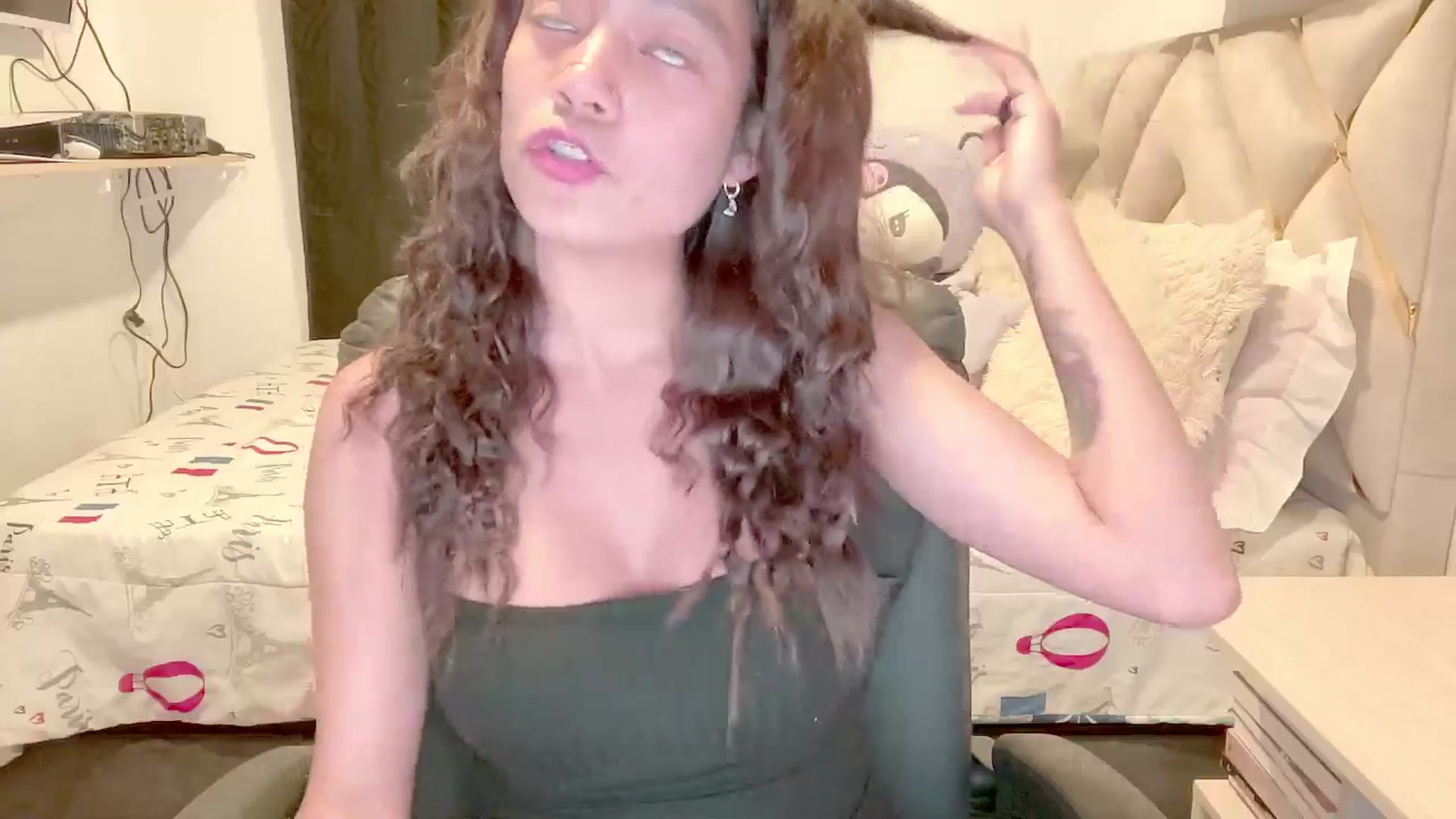 Gallery image thumbnail from Oxxme_'s myfreecams stream on, 04/05/2025, 01:44 image 20 of 20