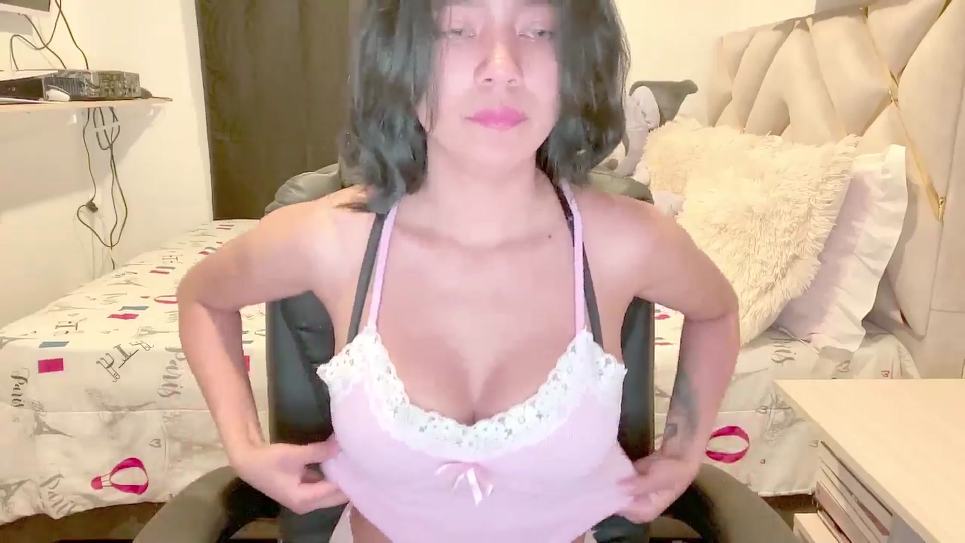 Gallery image thumbnail from Oxxme_'s myfreecams stream on, 04/07/2025, 03:50 image 2 of 20