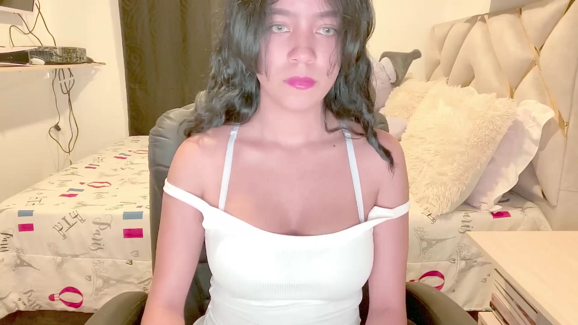 Gallery image thumbnail from Oxxme_'s myfreecams stream on, 04/08/2025, 01:23 image 8 of 20