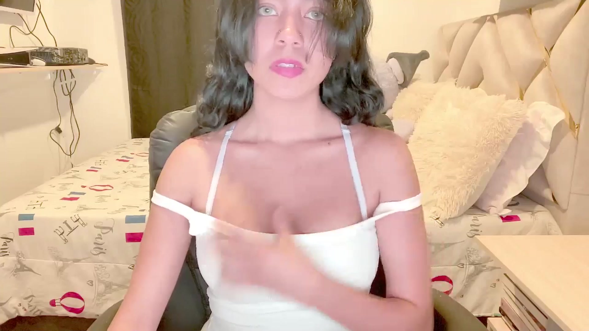 Gallery image thumbnail from Oxxme_'s myfreecams stream on, 04/08/2025, 01:23 image 4 of 20