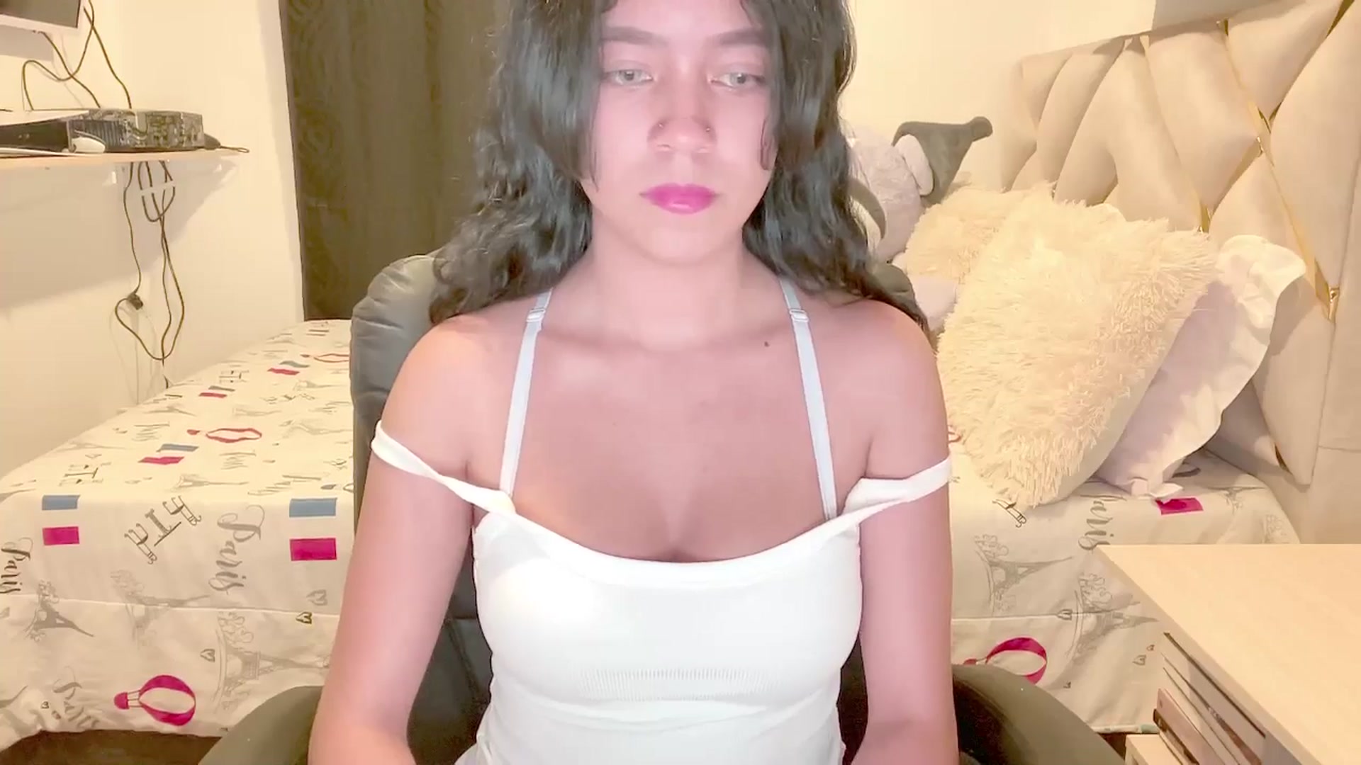 Gallery image thumbnail from Oxxme_'s myfreecams stream on, 04/08/2025, 01:23 image 10 of 20