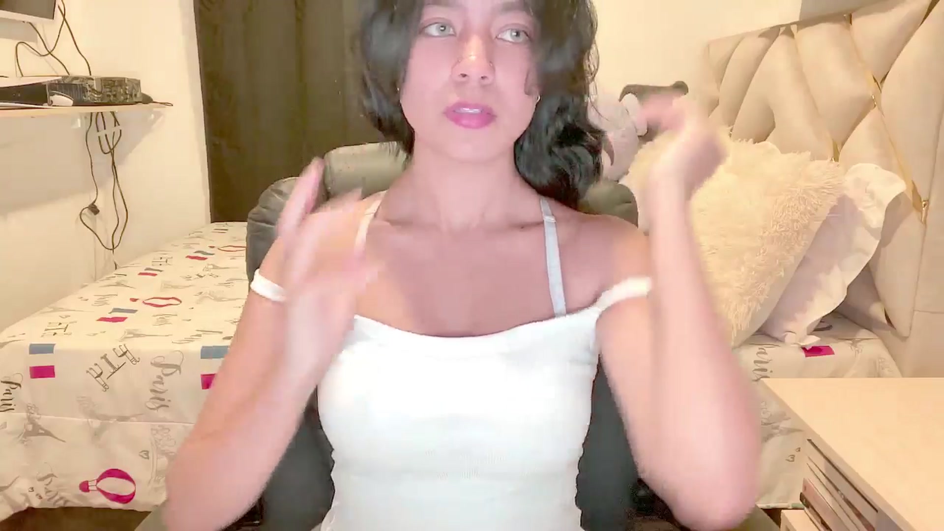 Gallery image thumbnail from Oxxme_'s myfreecams stream on, 04/08/2025, 01:23 image 18 of 20