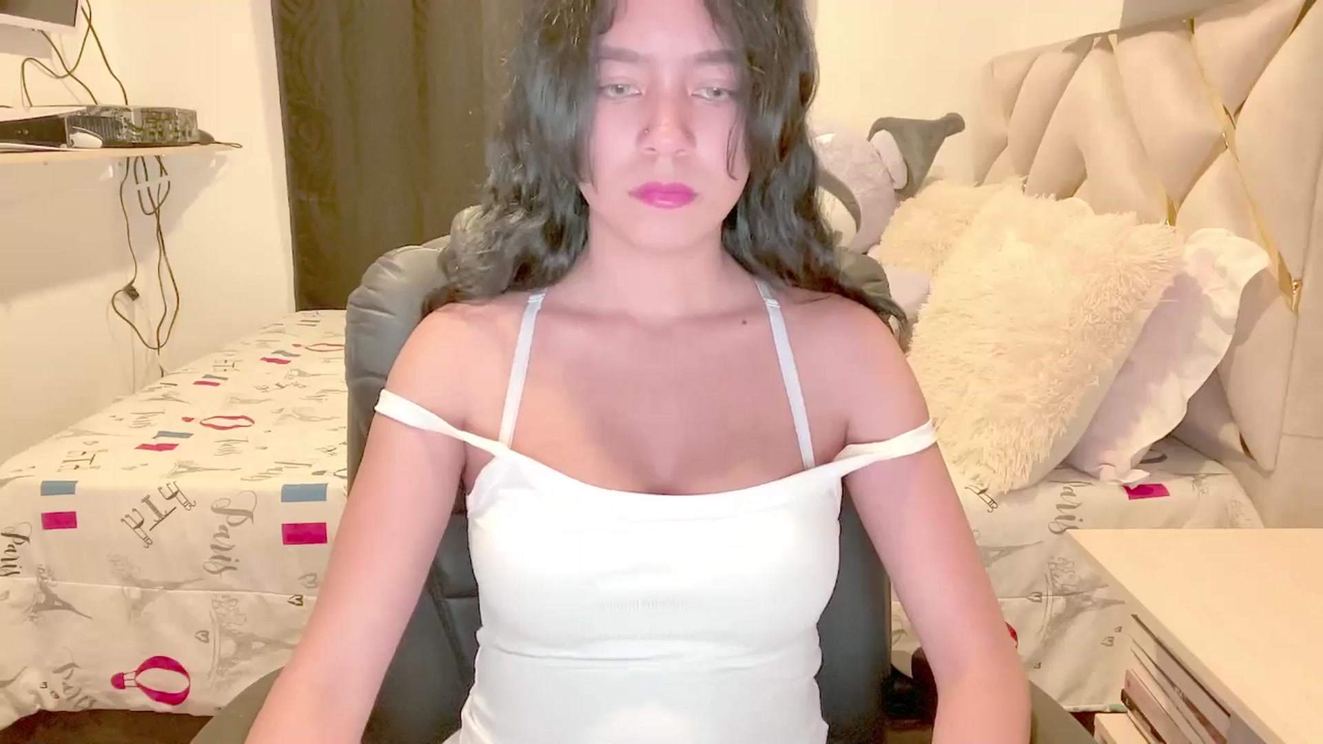 Gallery image thumbnail from Oxxme_'s myfreecams stream on, 04/08/2025, 01:23 image 12 of 20