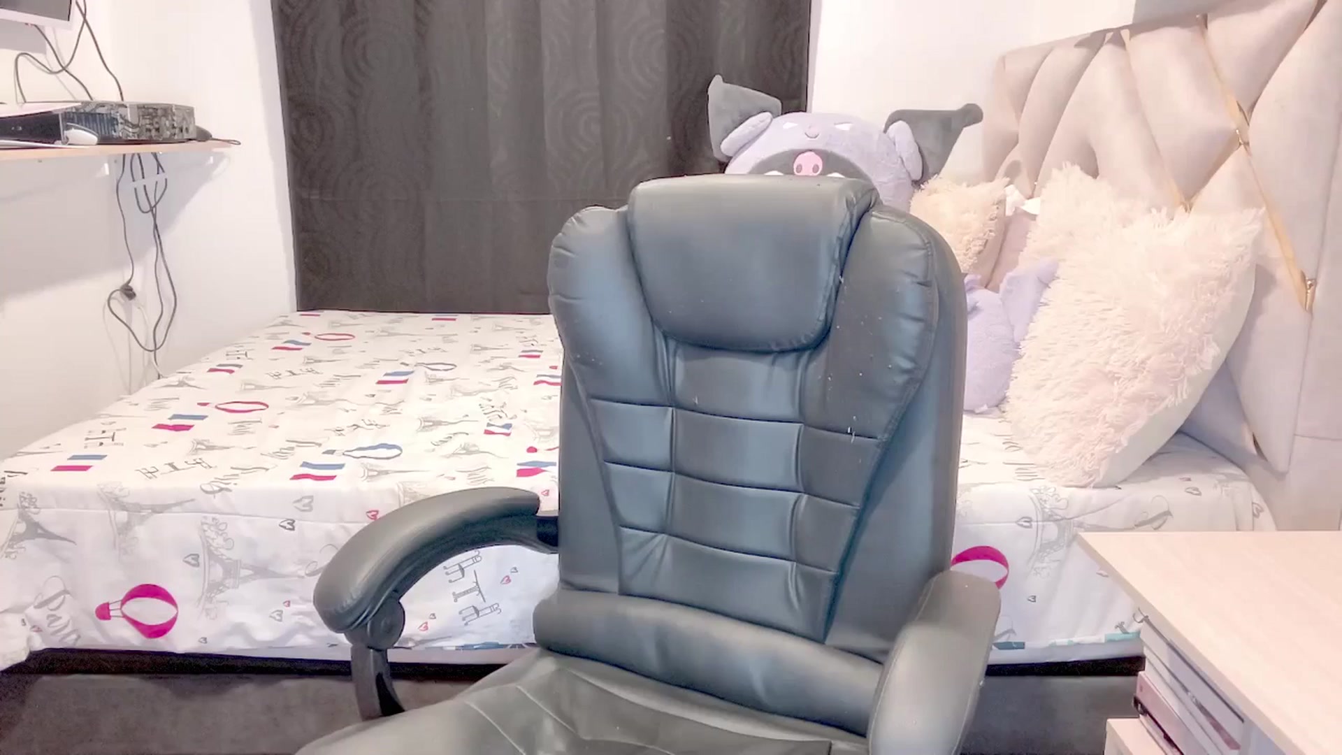 Gallery image thumbnail from Oxxme_'s myfreecams stream on, 04/10/2025, 07:07 image 19 of 20