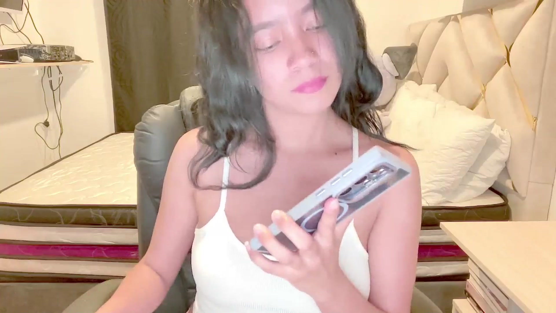 Gallery image thumbnail from Oxxme_'s myfreecams stream on, 04/14/2025, 02:48 image 10 of 20