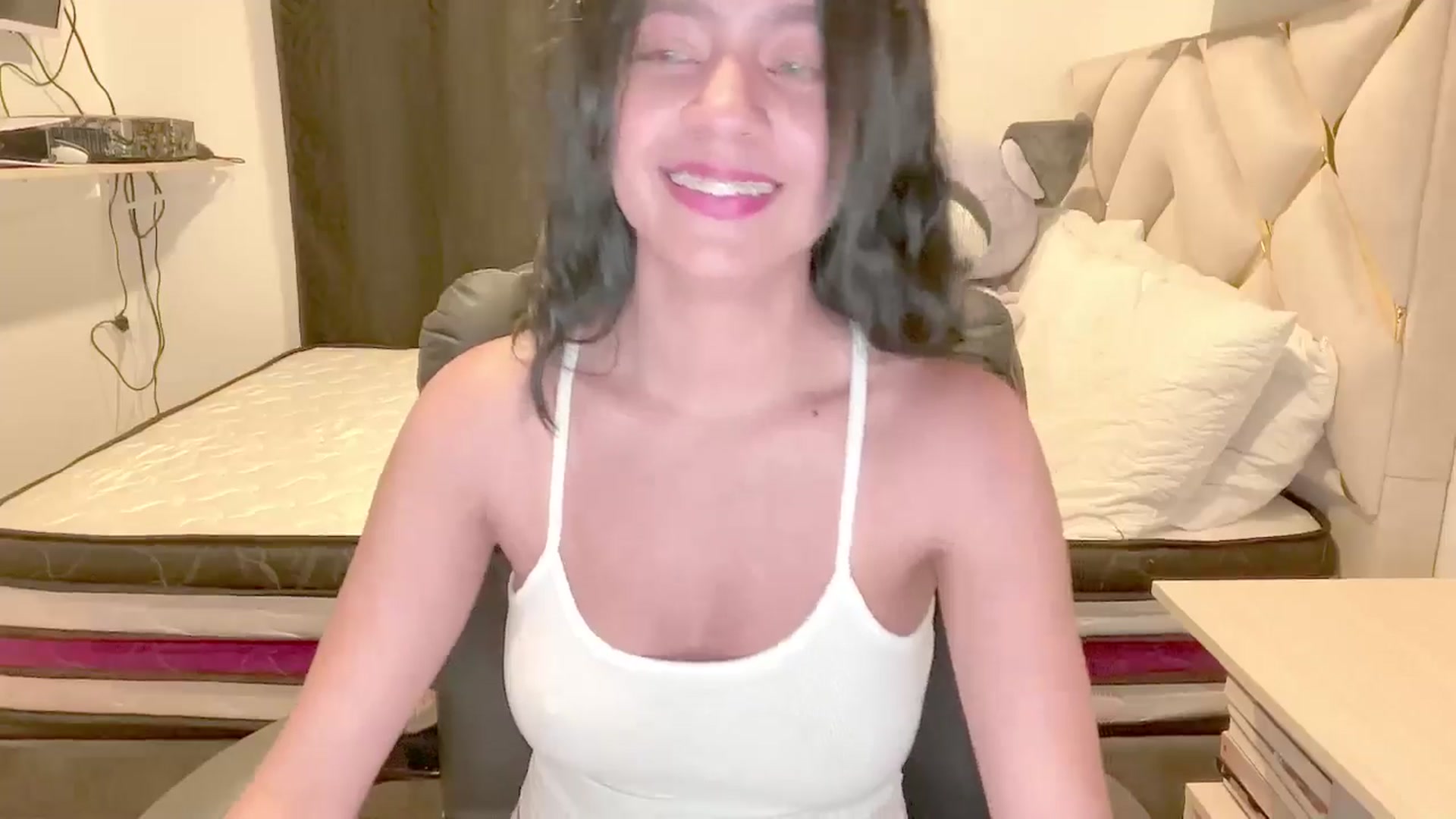 Gallery image thumbnail from Oxxme_'s myfreecams stream on, 04/14/2025, 02:48 image 15 of 20
