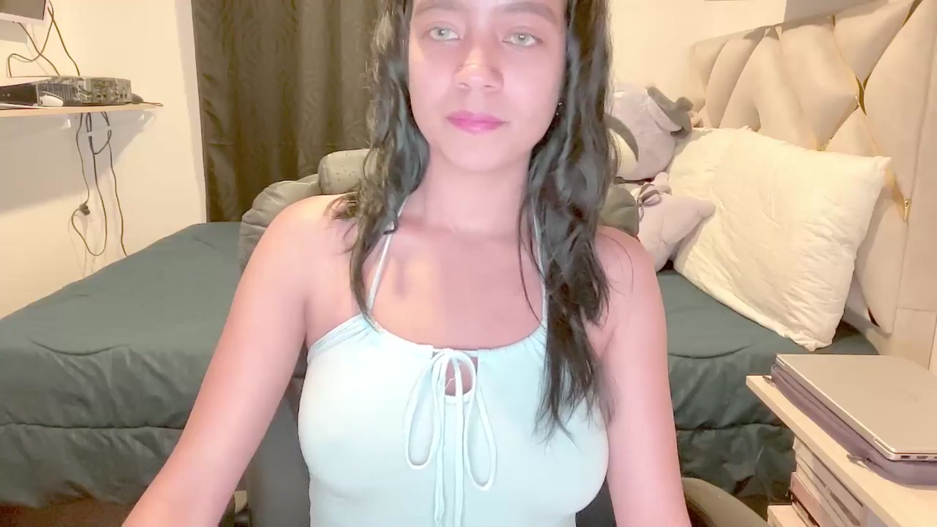 Gallery image thumbnail from Oxxme_'s myfreecams stream on, 04/18/2025, 01:14 image 9 of 20