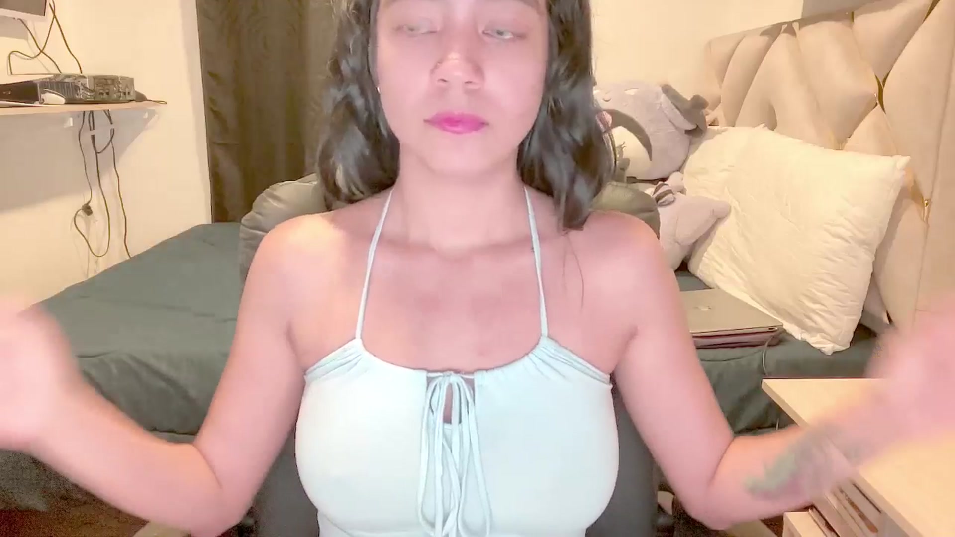Gallery image thumbnail from Oxxme_'s myfreecams stream on, 04/18/2025, 02:11 image 4 of 20