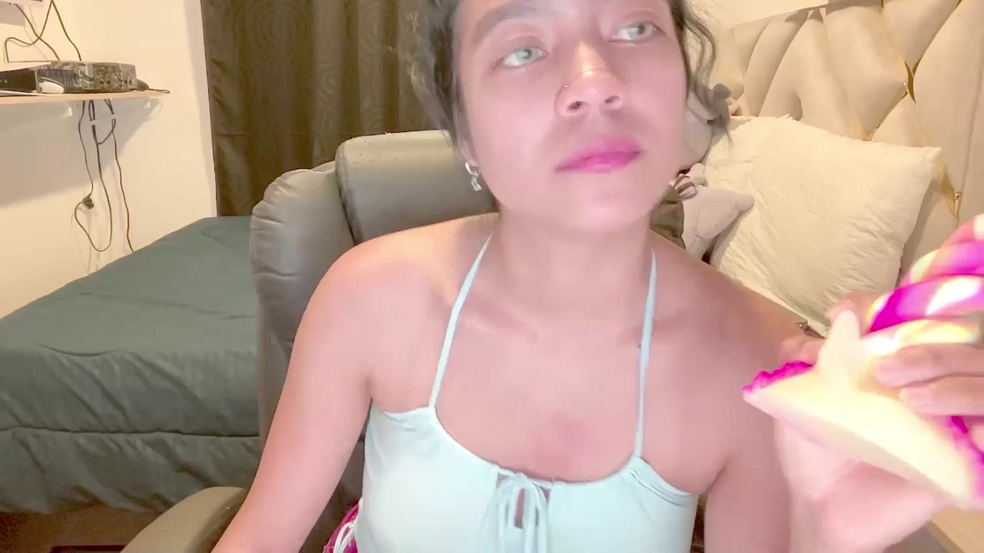 Gallery image thumbnail from Oxxme_'s myfreecams stream on, 04/18/2025, 02:11 image 14 of 20