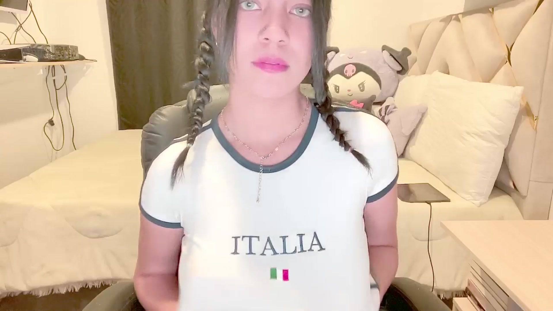 Gallery image thumbnail from Oxxme_'s myfreecams stream on, 05/03/2025, 24:00 image 17 of 20