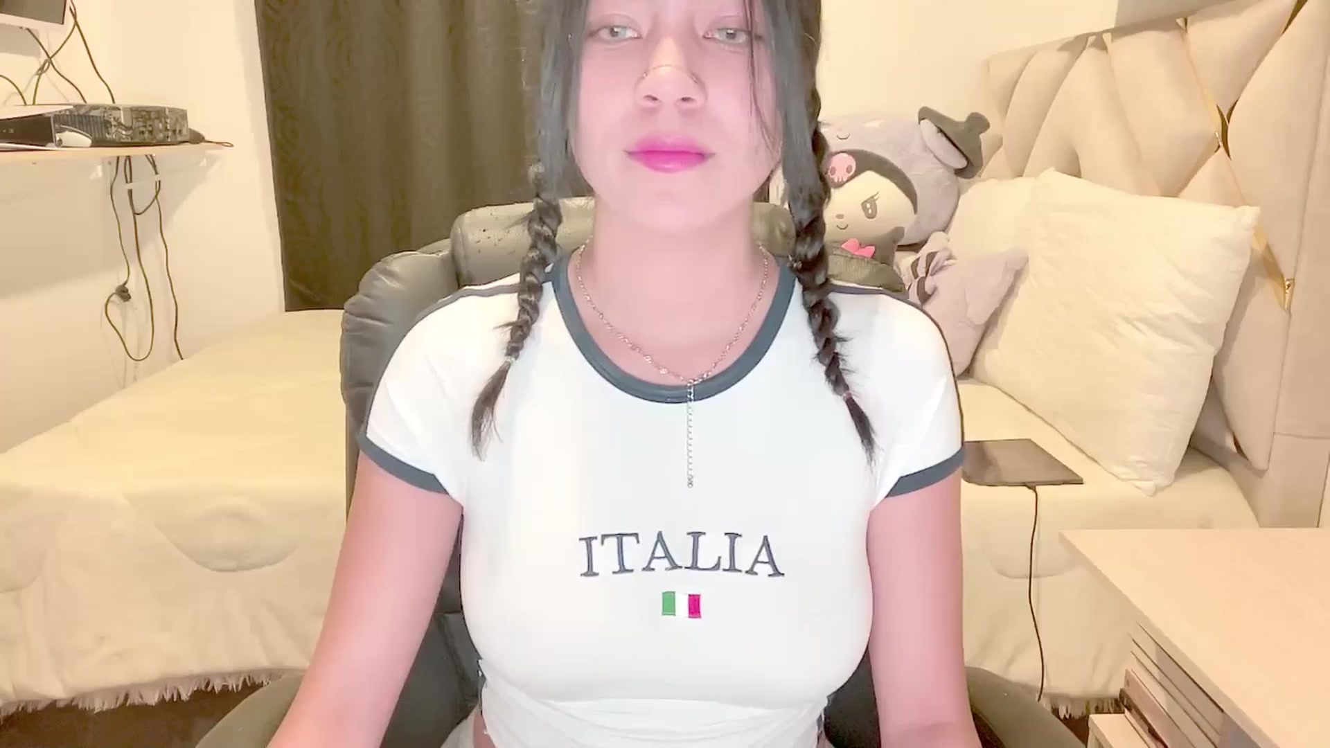 Gallery image thumbnail from Oxxme_'s myfreecams stream on, 05/03/2025, 24:00 image 12 of 20