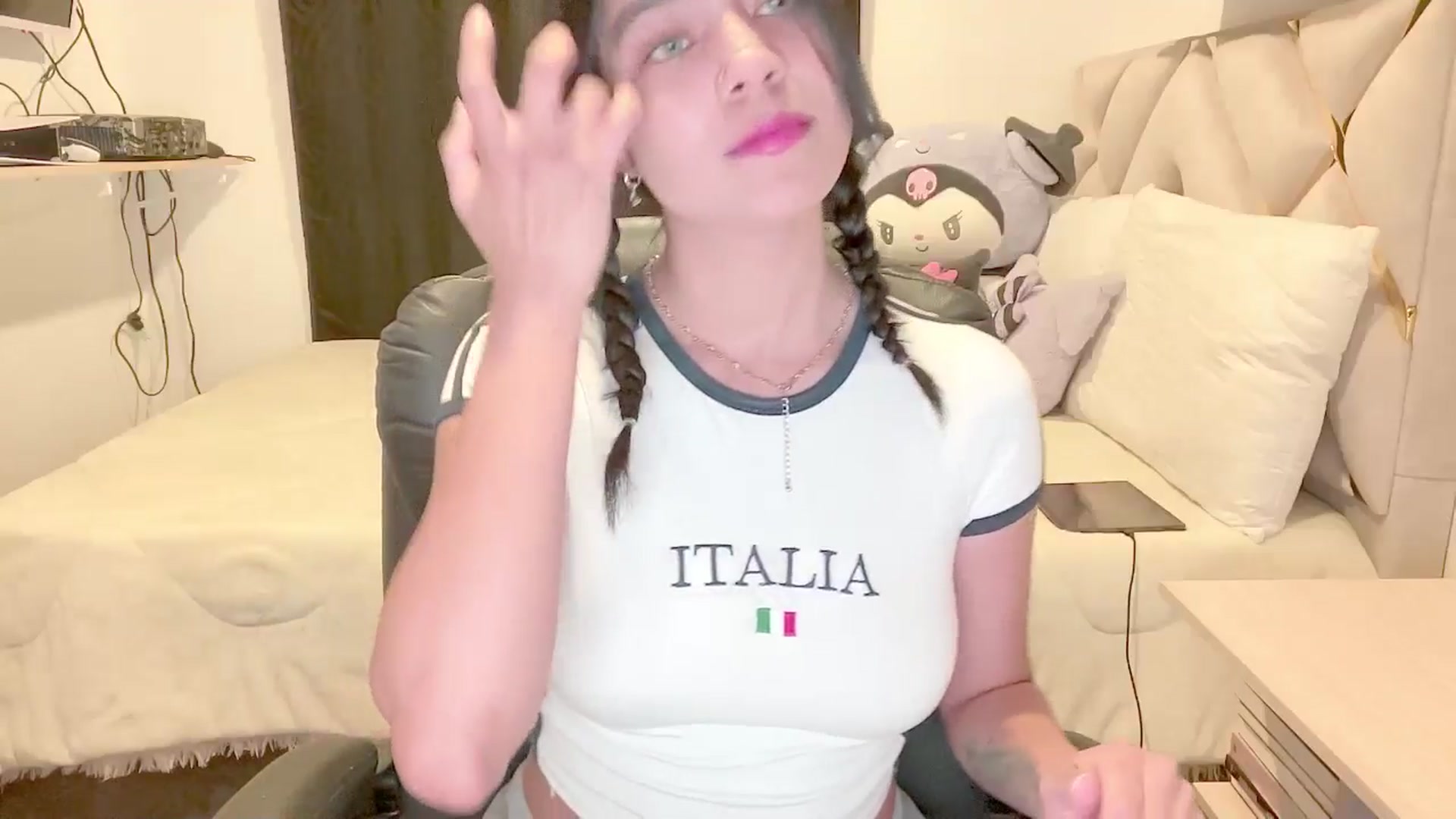 Gallery image thumbnail from Oxxme_'s myfreecams stream on, 05/03/2025, 24:00 image 7 of 20
