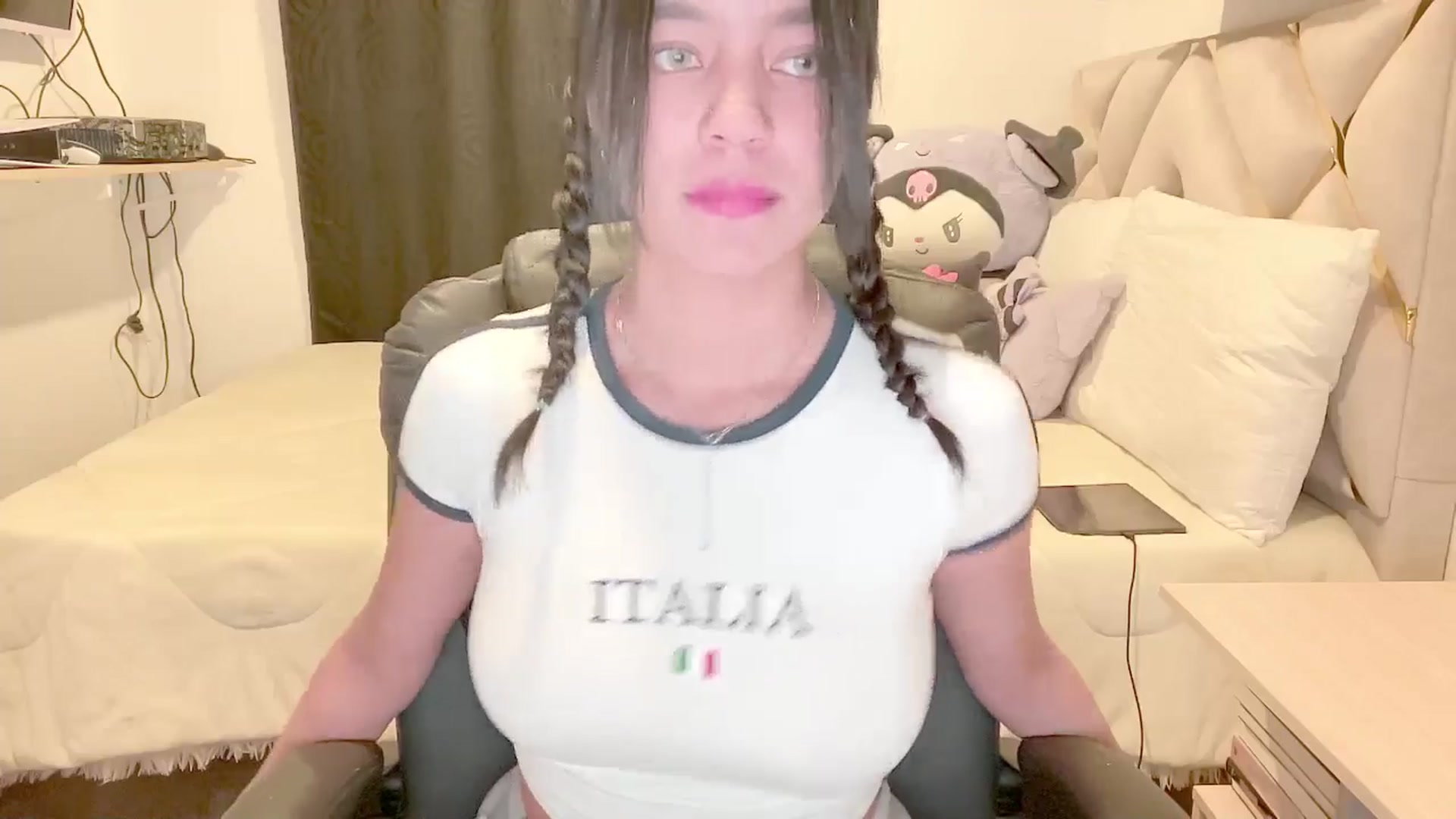 Gallery image thumbnail from Oxxme_'s myfreecams stream on, 05/03/2025, 01:37 image 3 of 20