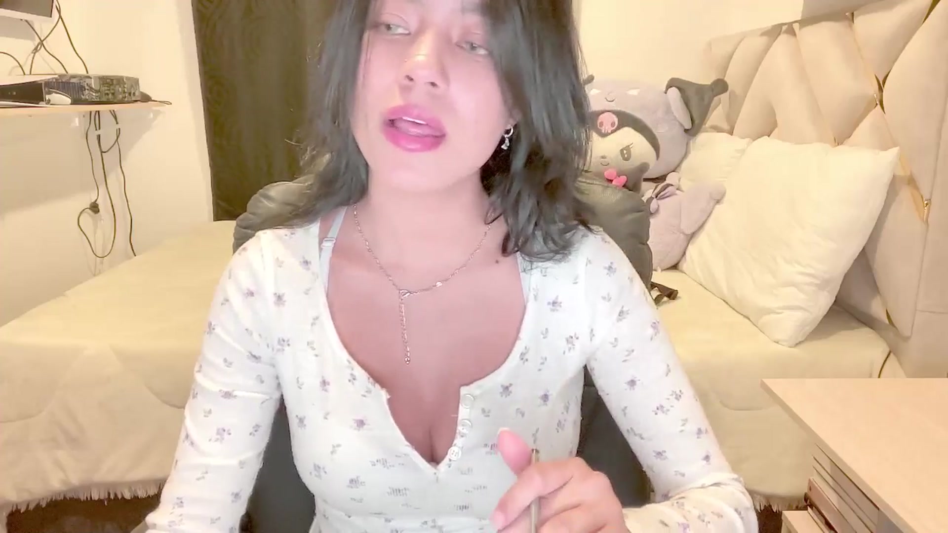 Gallery image thumbnail from Oxxme_'s myfreecams stream on, 05/04/2025, 01:21 image 18 of 20