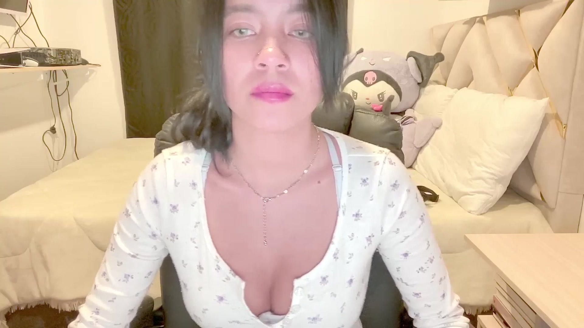 Gallery image thumbnail from Oxxme_'s myfreecams stream on, 05/04/2025, 07:16 image 11 of 20