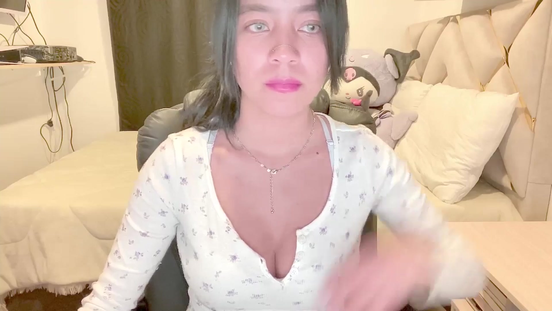Gallery image thumbnail from Oxxme_'s myfreecams stream on, 05/04/2025, 07:16 image 17 of 20