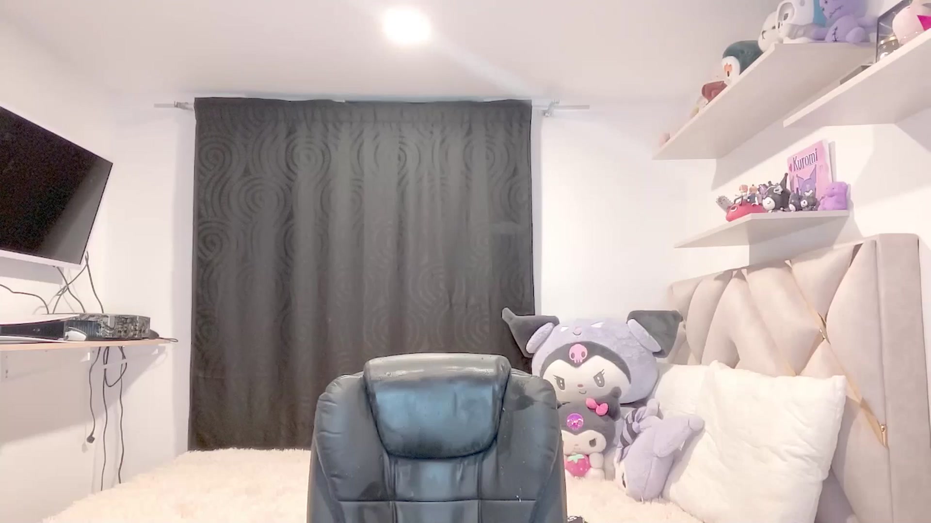 Gallery image thumbnail from Oxxme_'s myfreecams stream on, 05/09/2025, 01:56 image 20 of 20