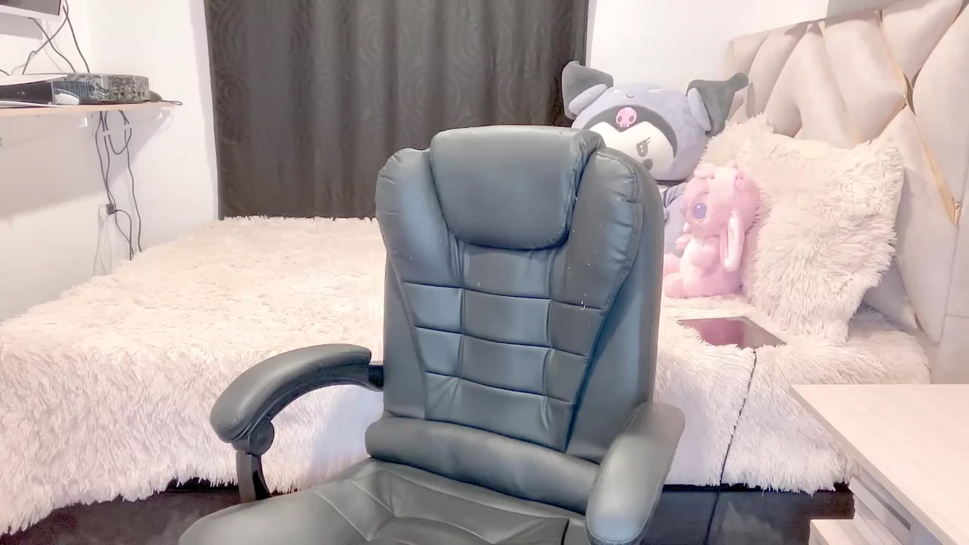 Gallery image thumbnail from Oxxme_'s myfreecams stream on, 06/07/2025, 06:20 image 11 of 20
