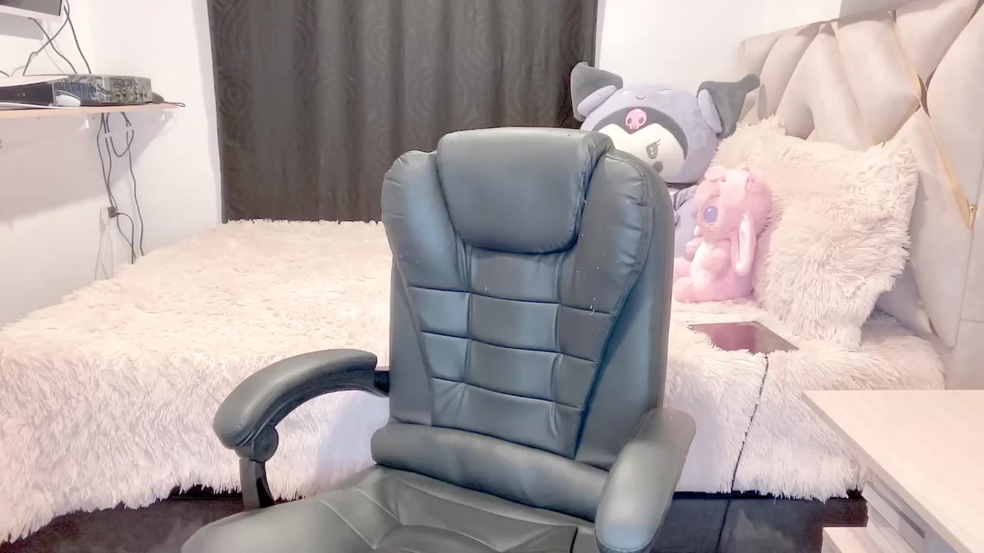 Gallery image thumbnail from Oxxme_'s myfreecams stream on, 06/07/2025, 06:20 image 10 of 20