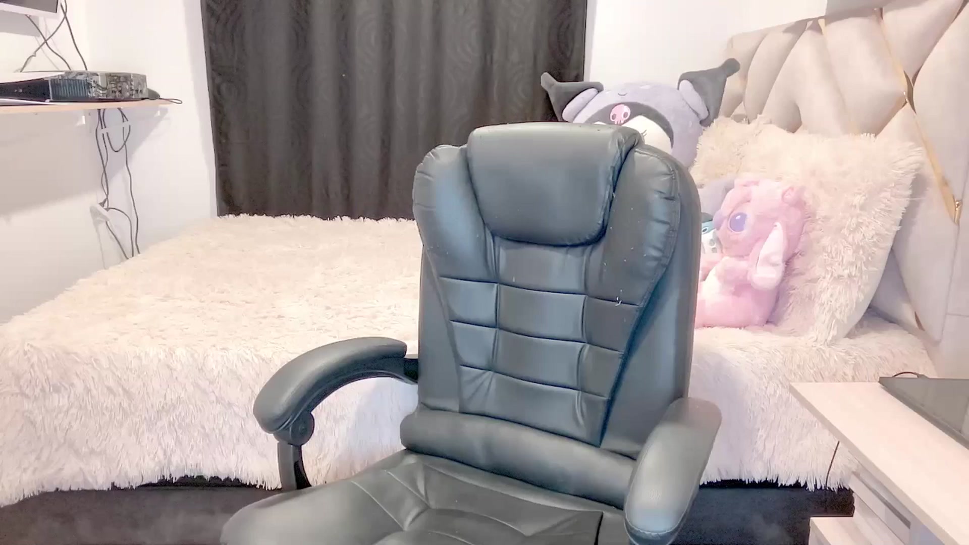 Gallery image thumbnail from Oxxme_'s myfreecams stream on, 06/13/2025, 03:06 image 8 of 20