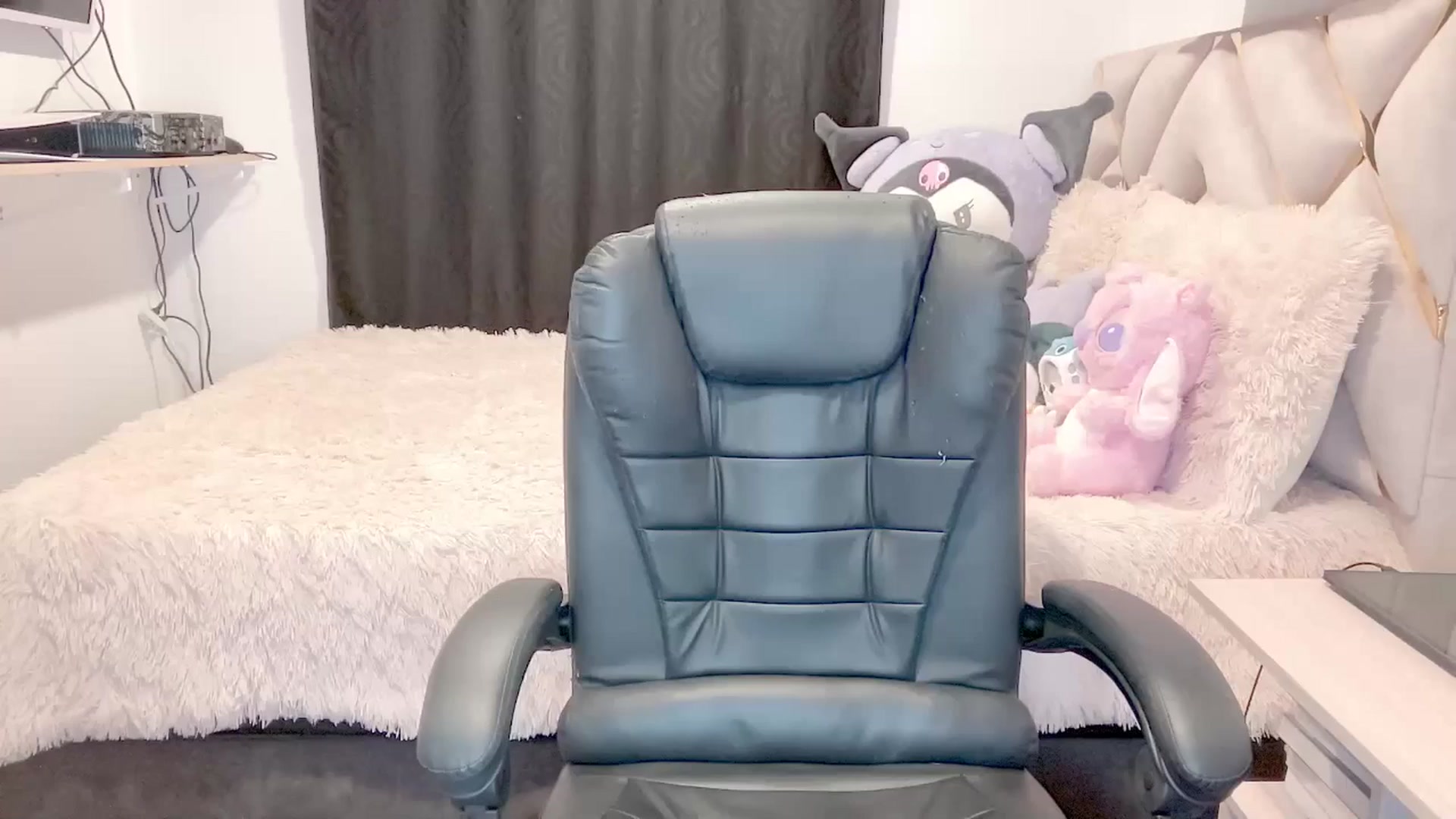 Gallery image thumbnail from Oxxme_'s myfreecams stream on, 06/13/2025, 03:06 image 1 of 20