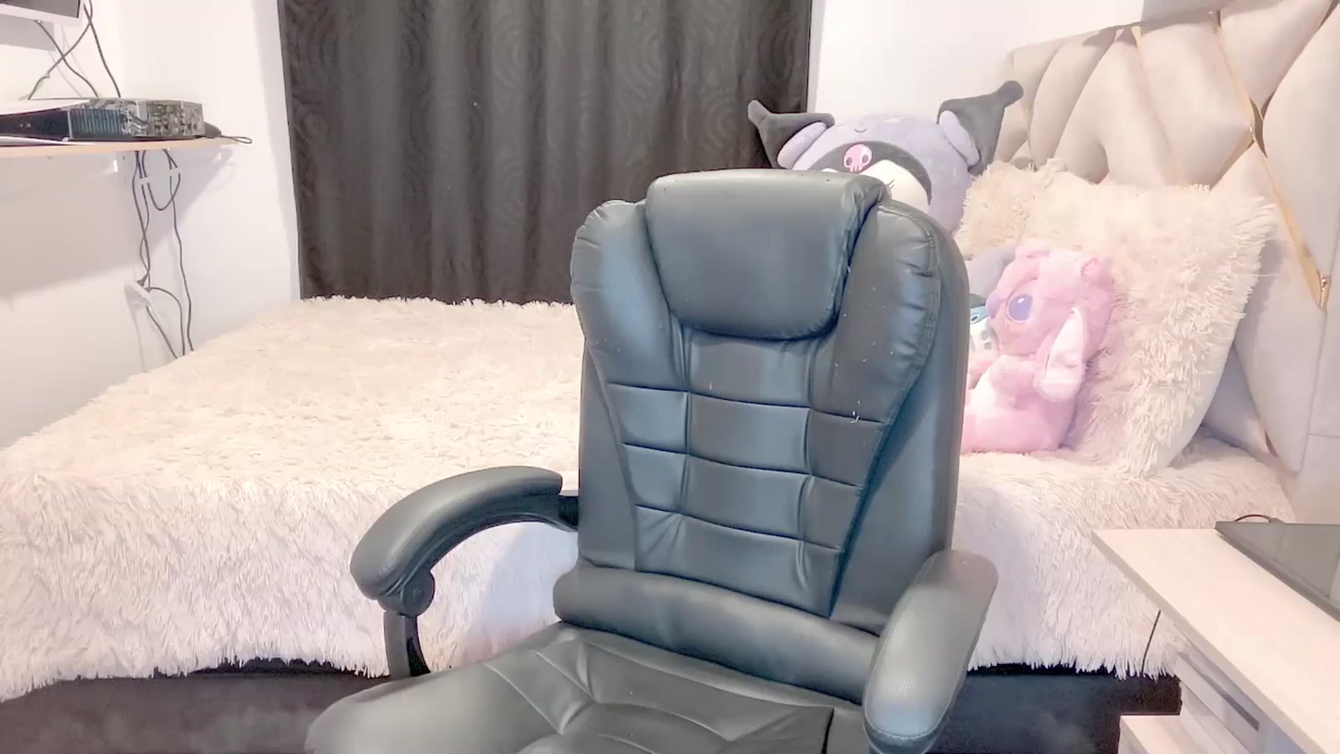 Gallery image thumbnail from Oxxme_'s myfreecams stream on, 06/13/2025, 03:06 image 9 of 20