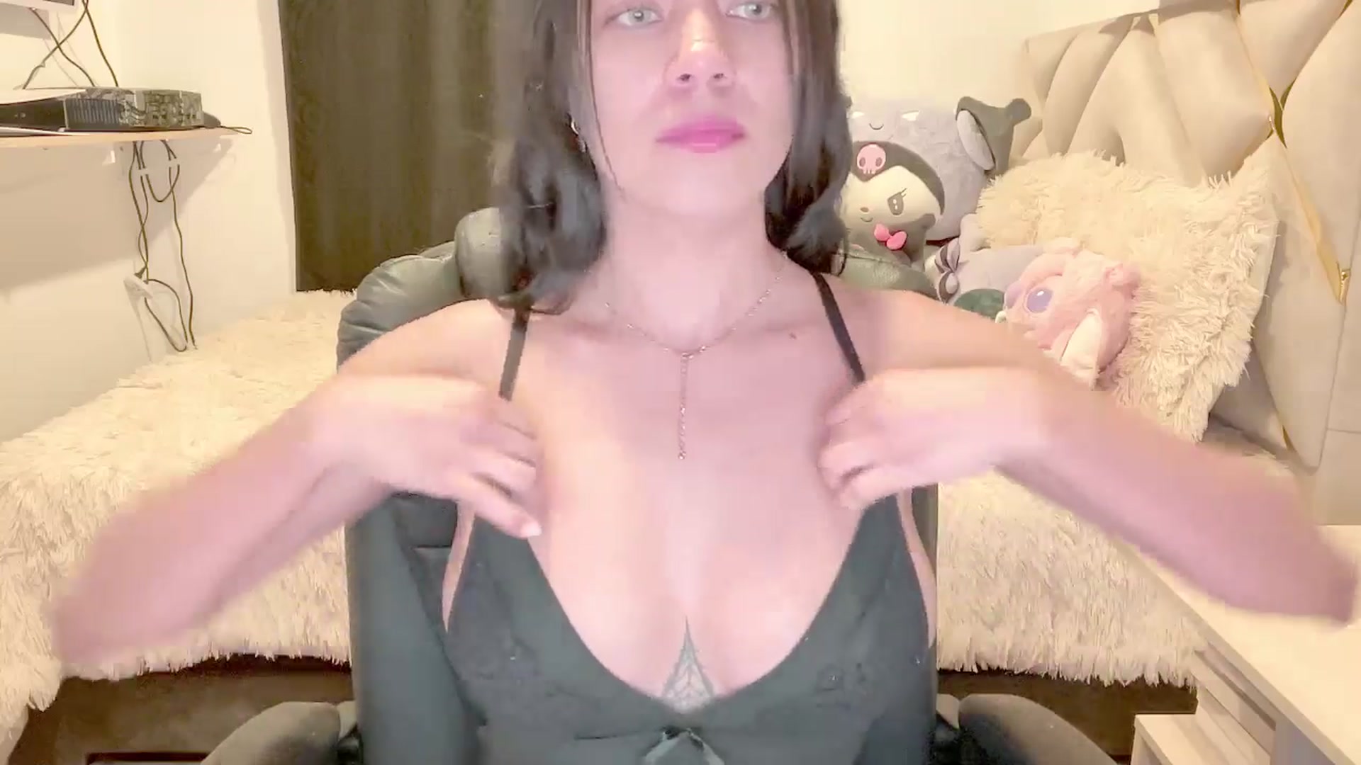 Gallery image thumbnail from Oxxme_'s myfreecams stream on, 06/14/2025, 07:03 image 8 of 20