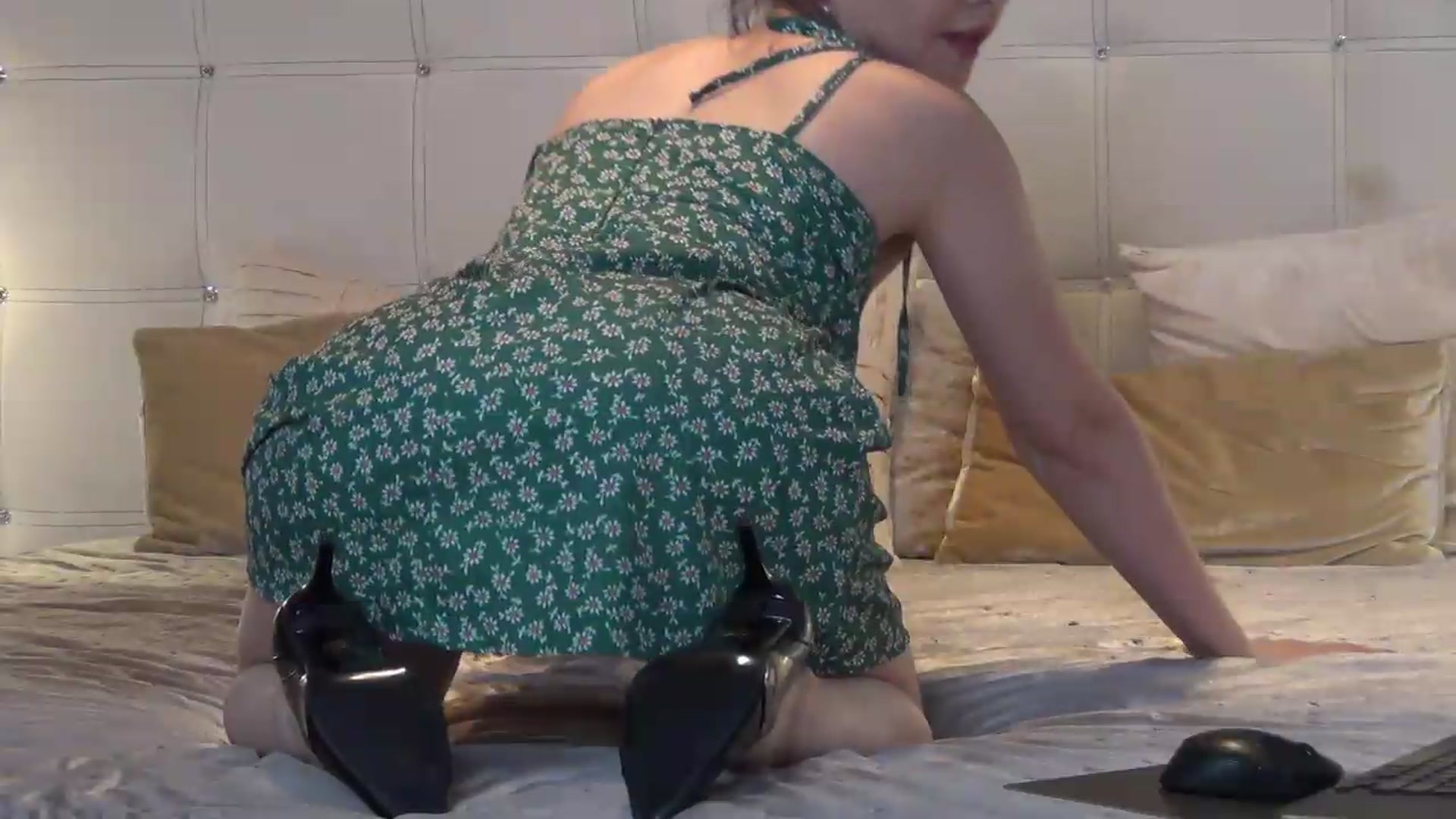 Gallery image thumbnail from OzzyVal's myfreecams stream on, 06/10/2026, 19:01 image 15 of 20