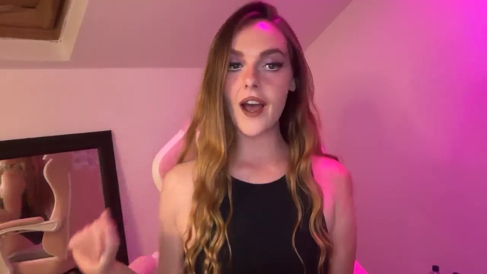Gallery image thumbnail from P0LLY's myfreecams stream on, 09/17/2025, 21:00 image 7 of 20