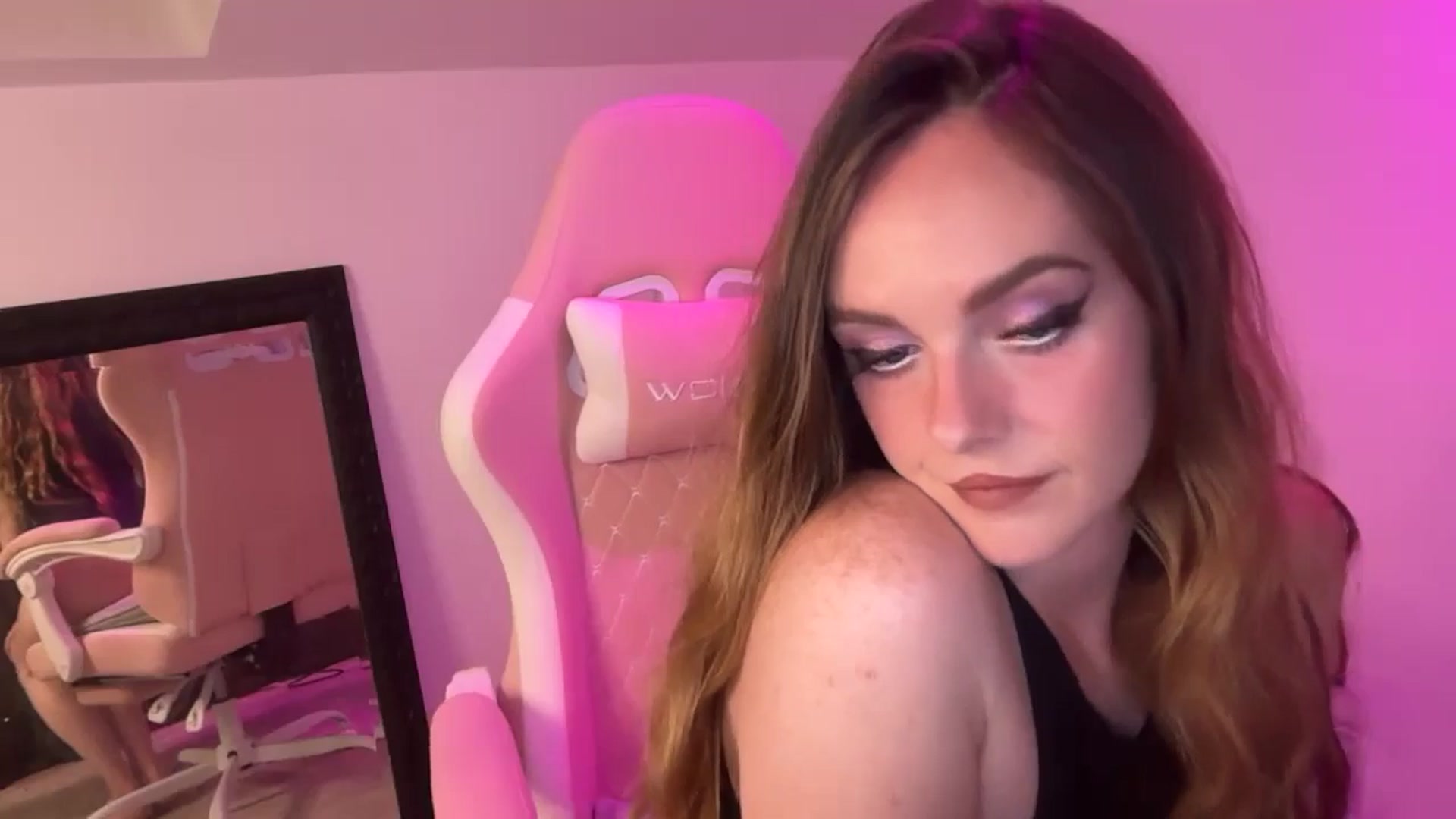 Gallery image thumbnail from P0LLY's myfreecams stream on, 09/17/2025, 21:00 image 10 of 20