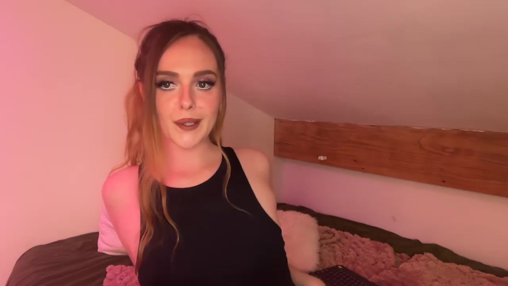Gallery image thumbnail from P0LLY's myfreecams stream on, 09/17/2025, 21:00 image 17 of 20