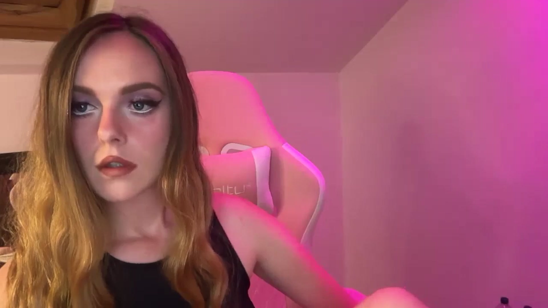 Gallery image thumbnail from P0LLY's myfreecams stream on, 09/17/2025, 21:00 image 4 of 20