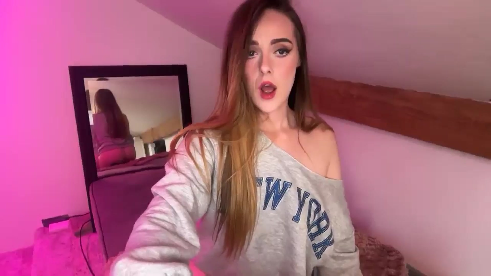 Gallery image thumbnail from P0LLY's myfreecams stream on, 12/01/2025, 12:51 image 6 of 20