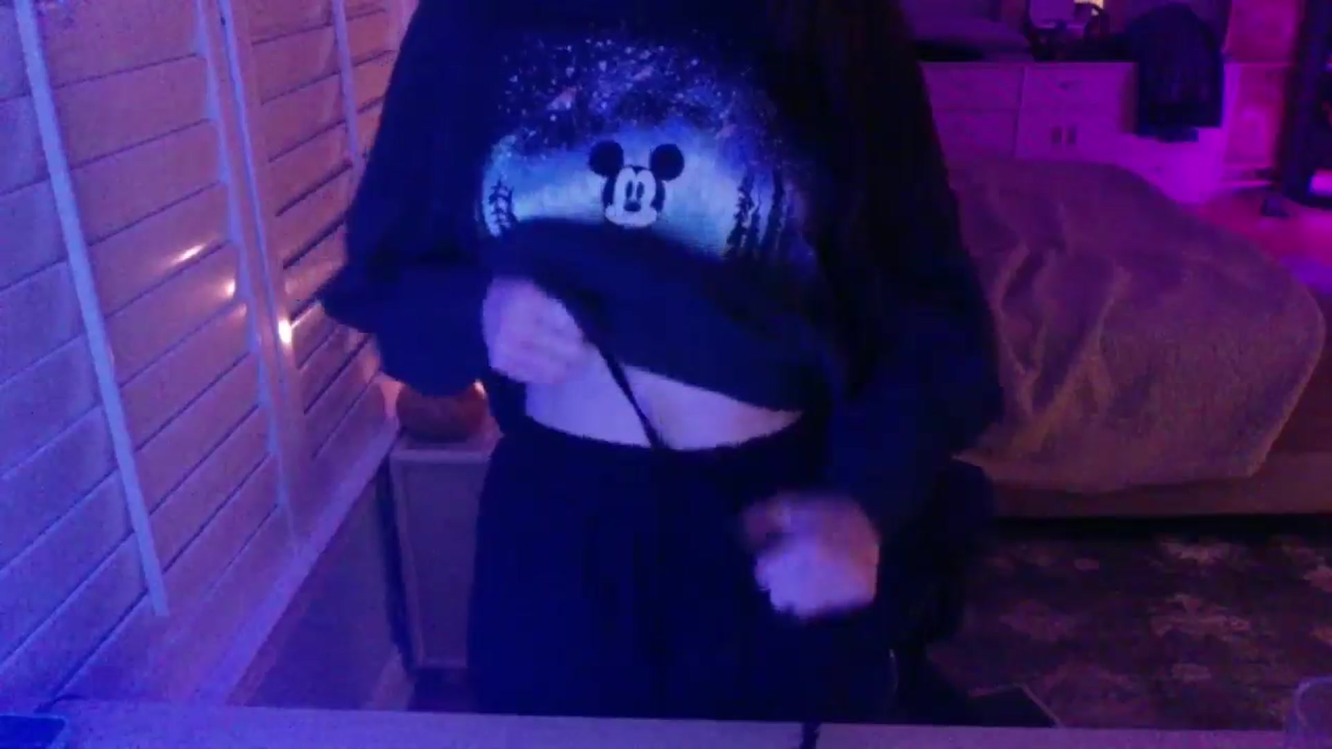 Gallery image thumbnail from P0SIE's myfreecams stream on, 03/24/2025, 04:22 image 14 of 20