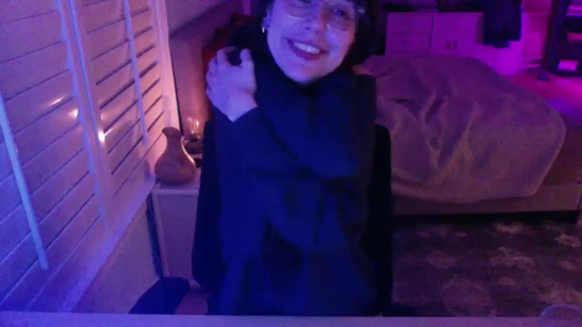 Gallery image thumbnail from P0SIE's myfreecams stream on, 03/24/2025, 04:22 image 10 of 20