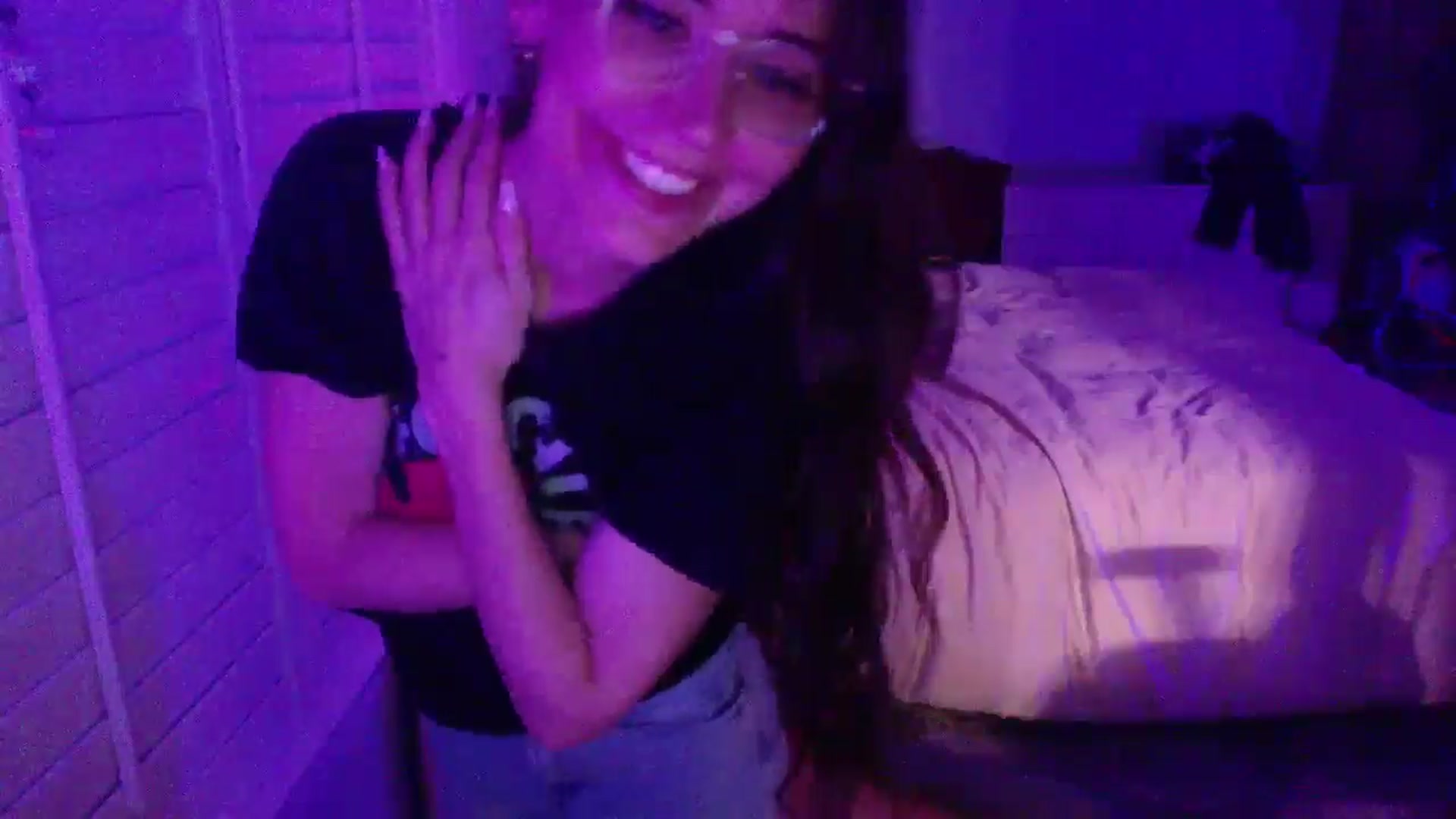 Gallery image thumbnail from P0SIE's myfreecams stream on, 04/06/2025, 08:51 image 3 of 20