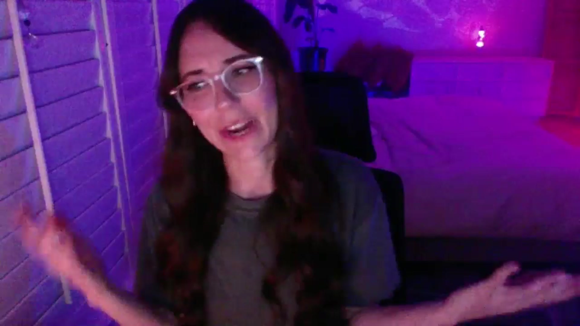 Gallery image thumbnail from P0SIE's myfreecams stream on, 04/13/2025, 03:10 image 11 of 20