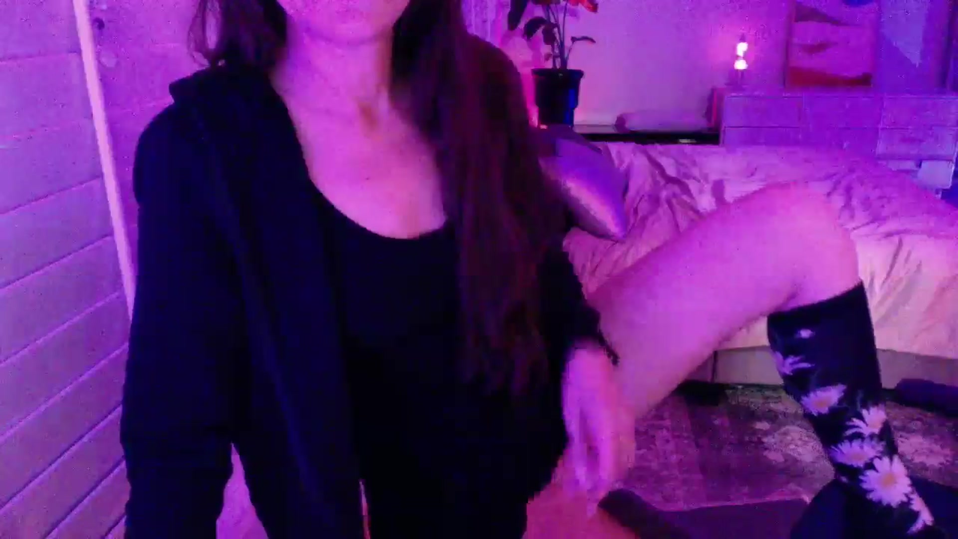 Gallery image thumbnail from P0SIE's myfreecams stream on, 05/04/2025, 08:24 image 8 of 20