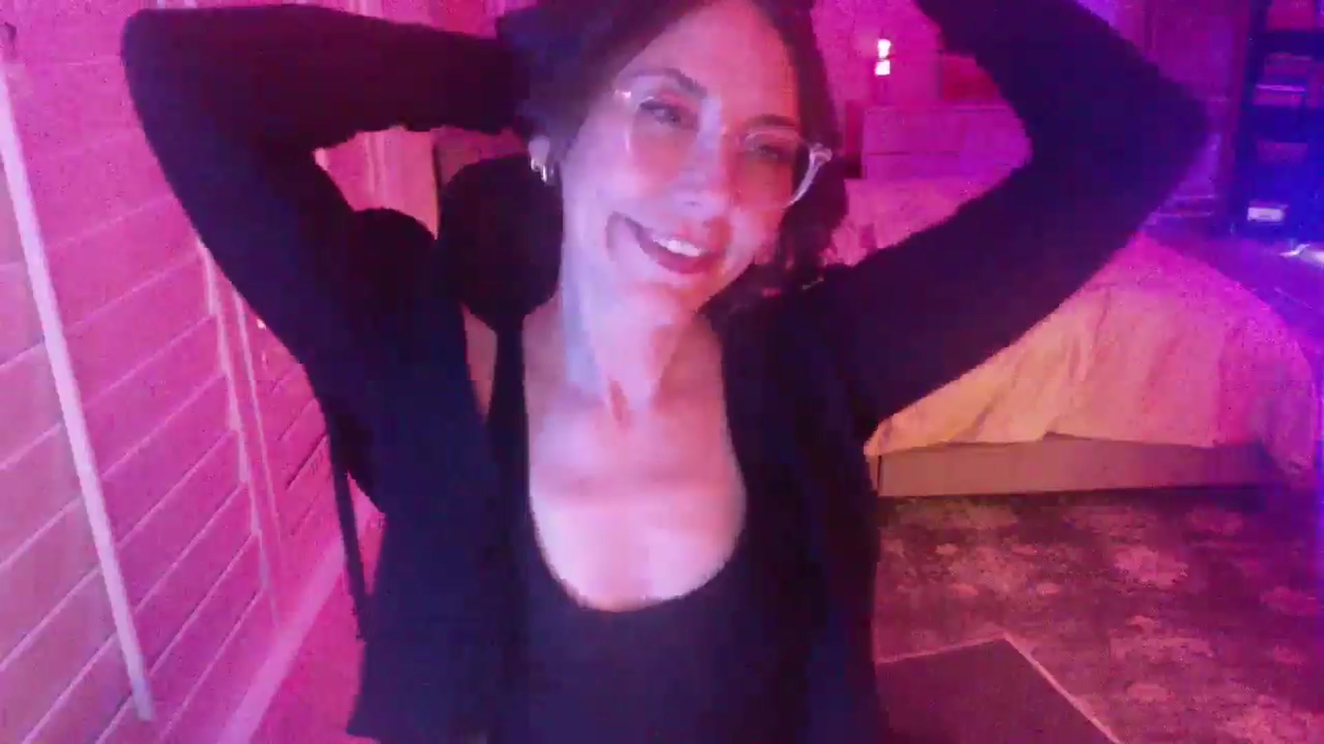 Gallery image thumbnail from P0SIE's myfreecams stream on, 05/04/2025, 08:58 image 7 of 20