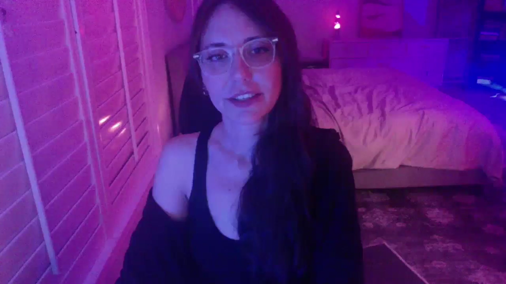 Gallery image thumbnail from P0SIE's myfreecams stream on, 05/04/2025, 08:58 image 9 of 20