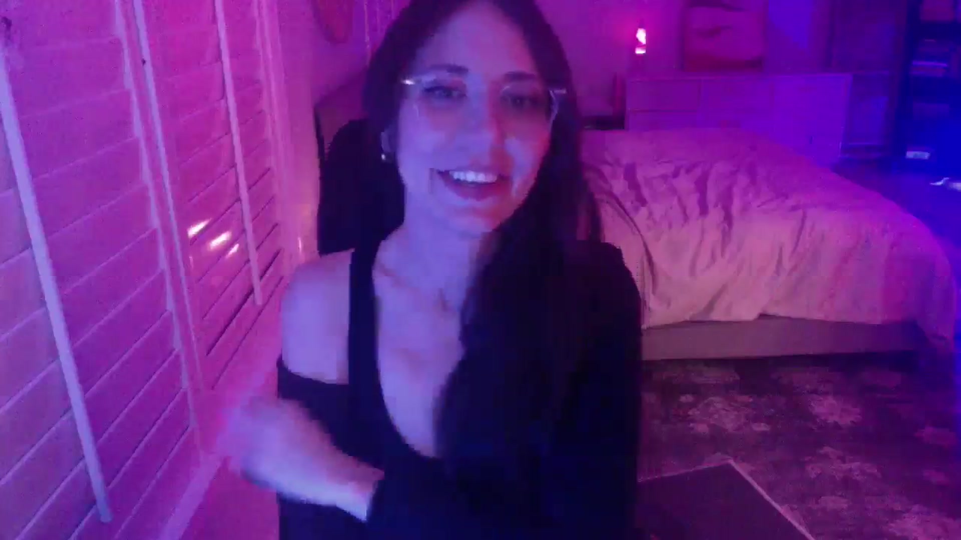 Gallery image thumbnail from P0SIE's myfreecams stream on, 05/04/2025, 08:58 image 8 of 20