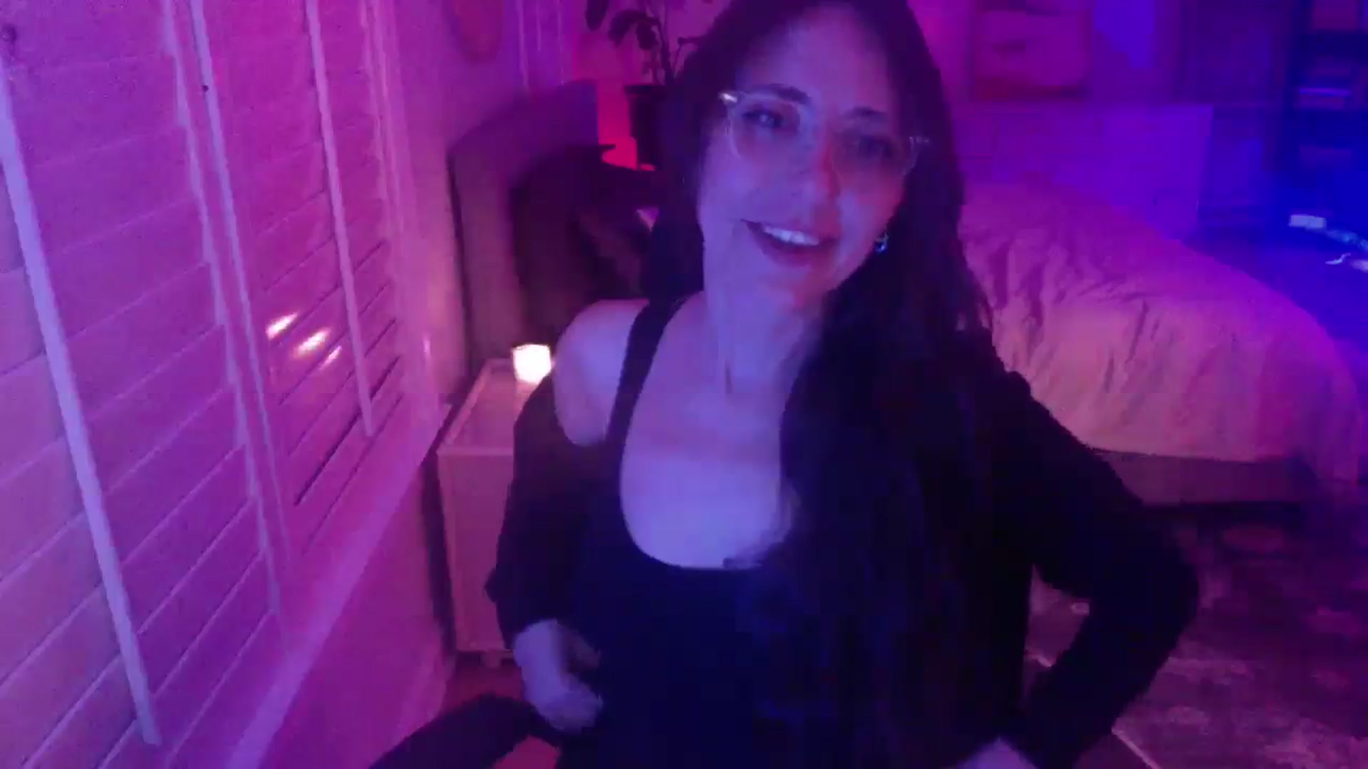 Gallery image thumbnail from P0SIE's myfreecams stream on, 05/04/2025, 08:58 image 12 of 20