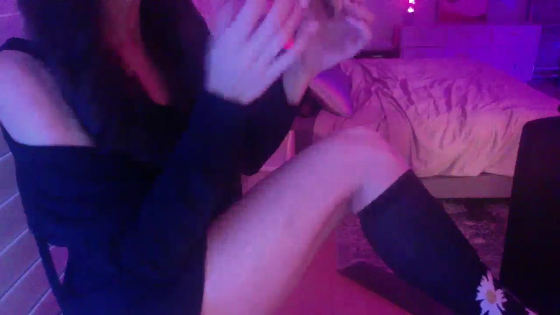 Gallery image thumbnail from P0SIE's myfreecams stream on, 05/04/2025, 09:53 image 11 of 20