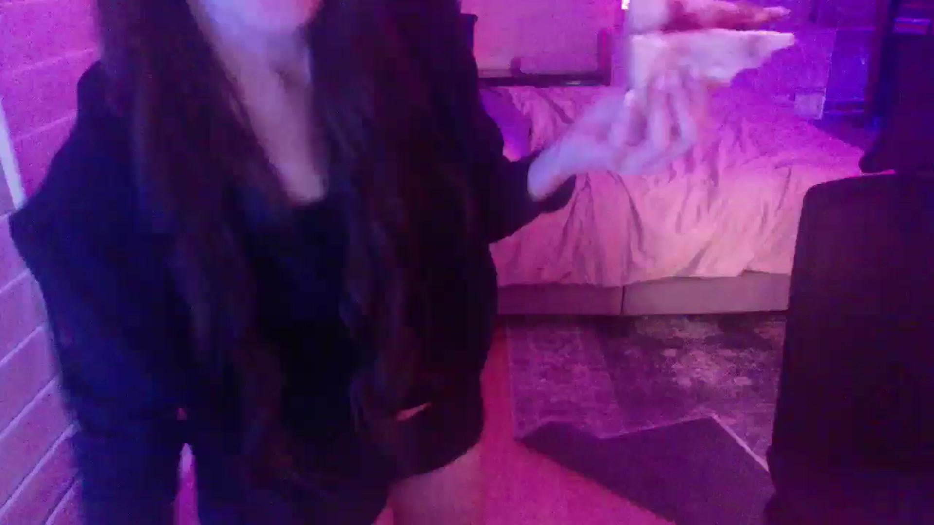 Gallery image thumbnail from P0SIE's myfreecams stream on, 05/04/2025, 09:53 image 10 of 20