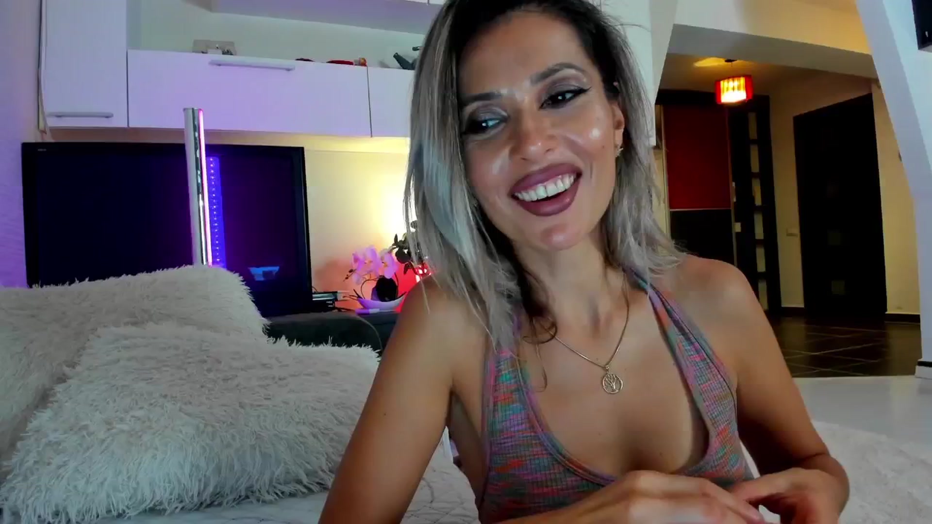 Gallery image thumbnail from PDiddyFriend's myfreecams stream on, 10/04/2024, 01:01 image 18 of 20