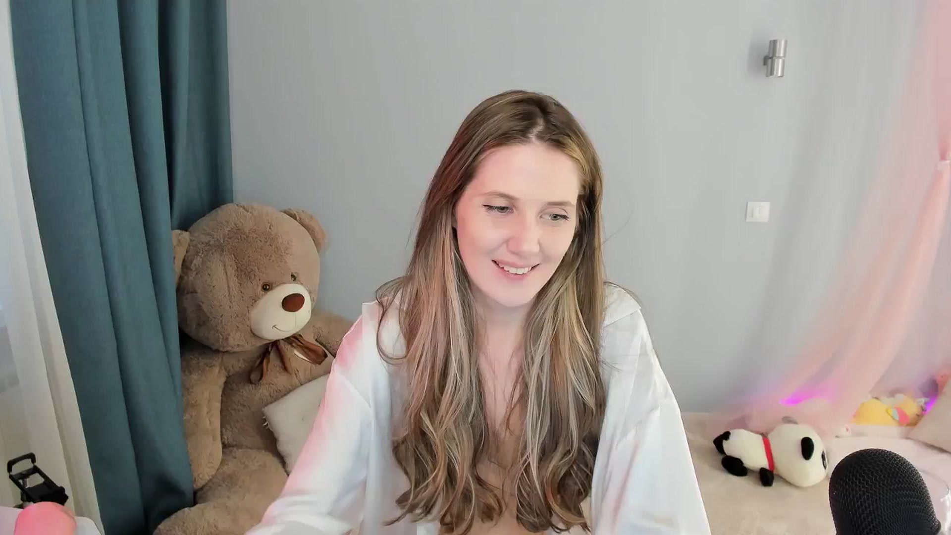 Gallery image thumbnail from PIXELS_'s myfreecams stream on, 12/01/2024, 13:08 image 10 of 20