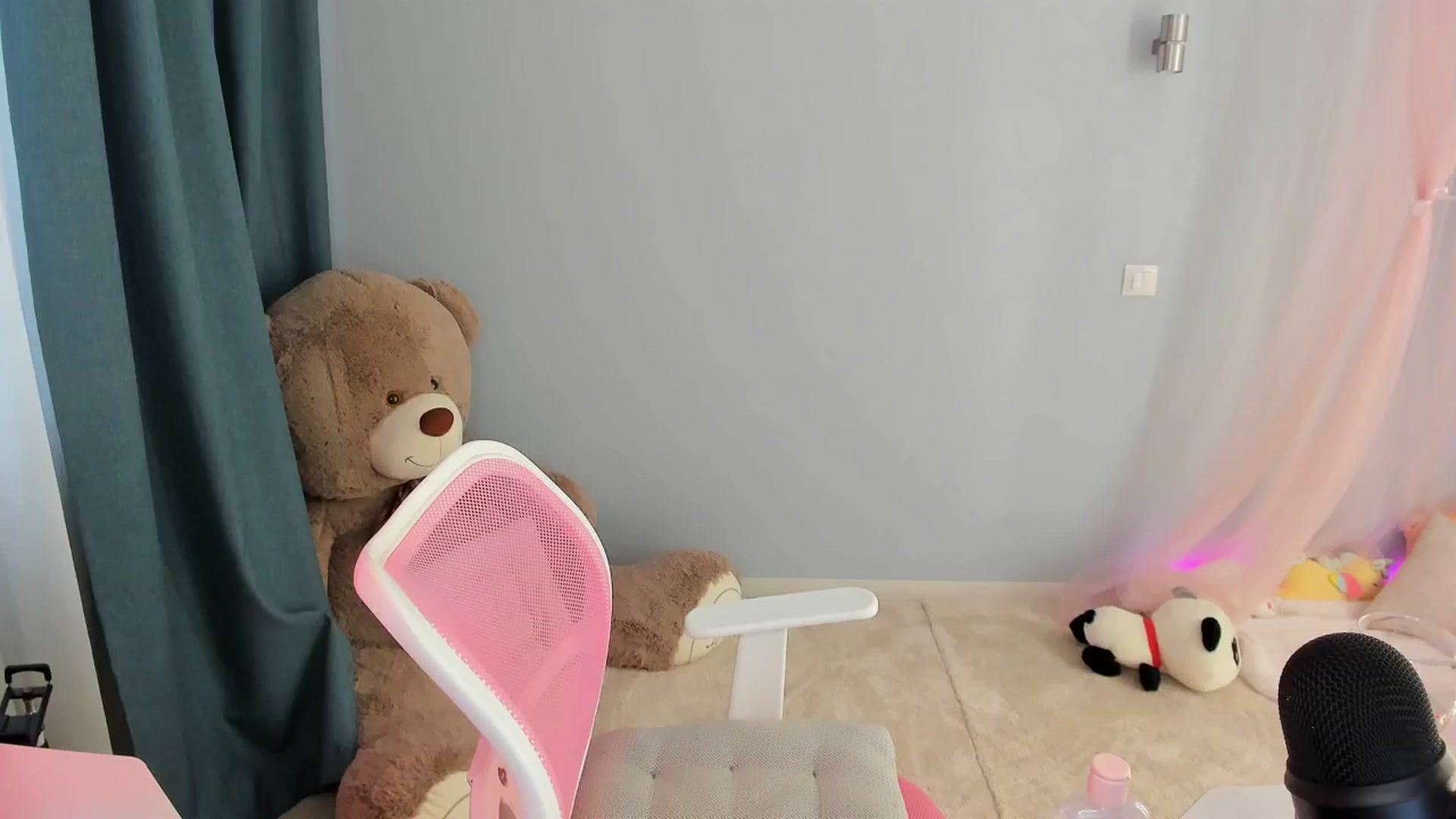 Gallery image thumbnail from PIXELS_'s myfreecams stream on, 12/01/2024, 13:08 image 1 of 20