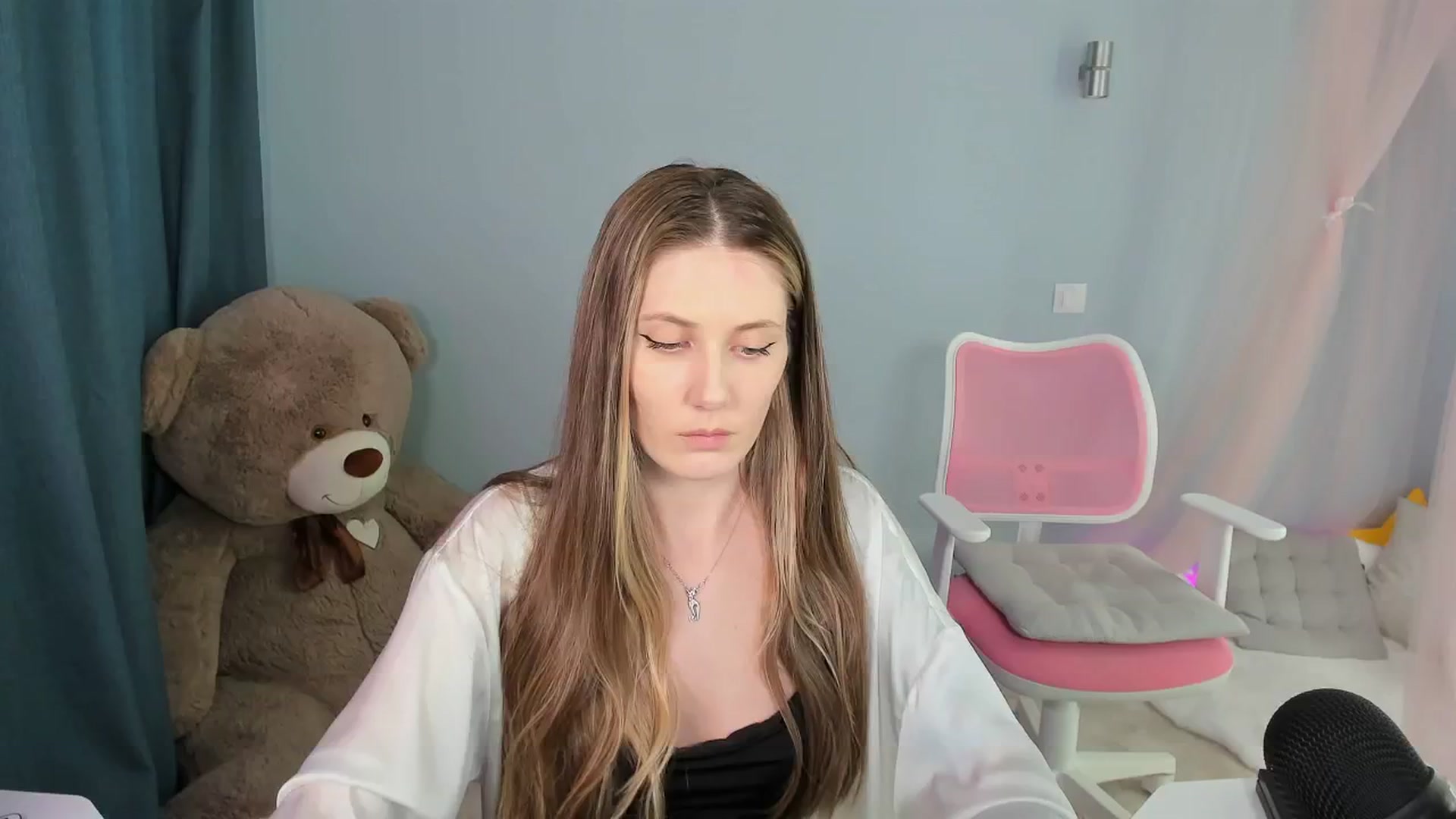 Gallery image thumbnail from PIXELS_'s myfreecams stream on, 12/18/2024, 08:30 image 10 of 20